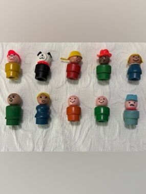 10 Vintage Fisher-Price Little People
Figurines from the 1970’s